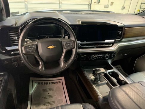 Used 2024 Chevrolet Silverado 1500 High Country w/ High Country Premium Package AWD/4WD image 4