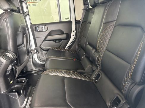 Used 2021 Jeep Gladiator Overland image 24