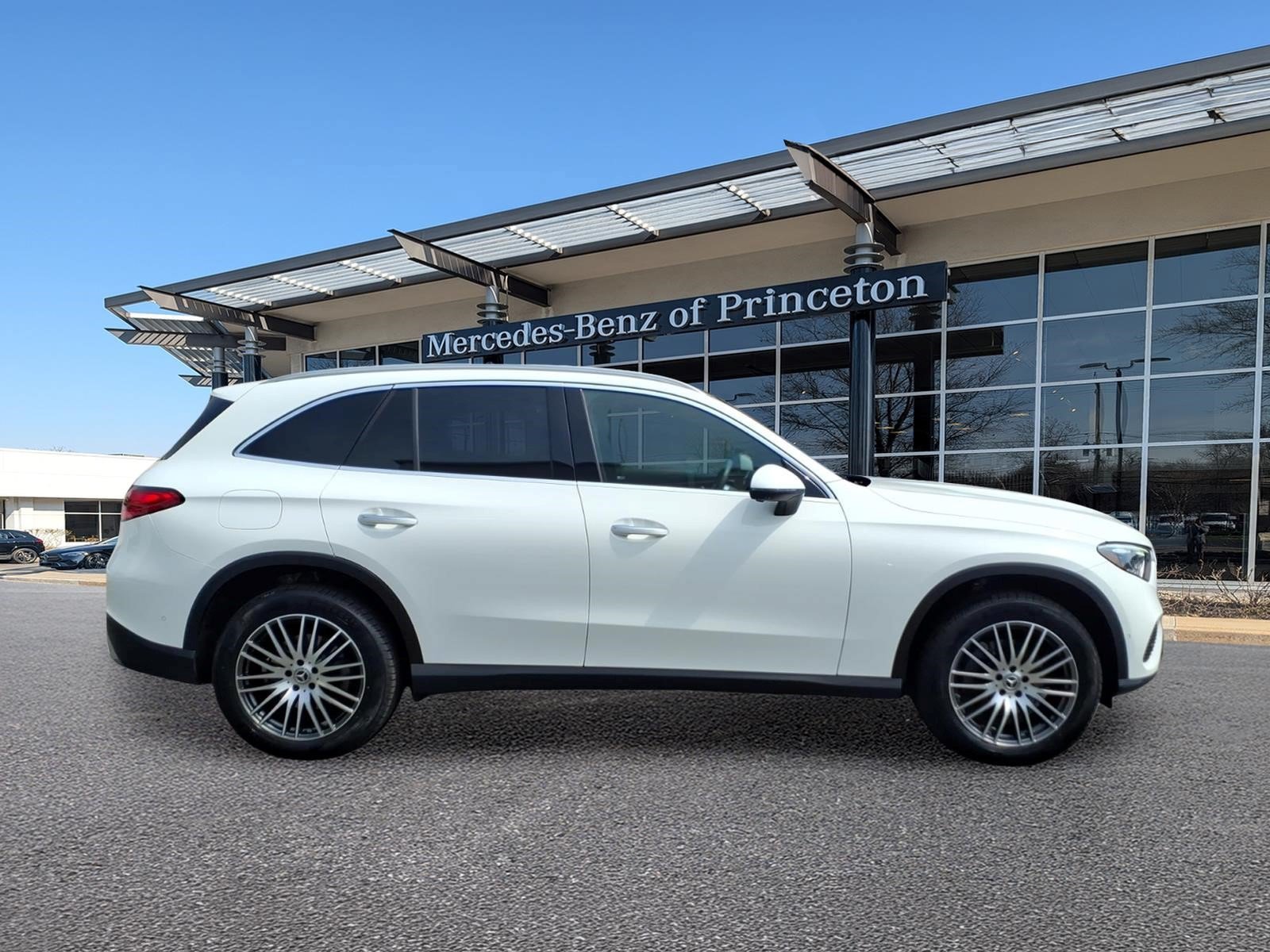 Certified 2023 Mercedes-Benz GLC 300 4MATIC image 2