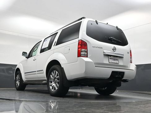 Used 2010 Nissan Pathfinder LE w/ Navigation Pkg AWD/4WD image 44