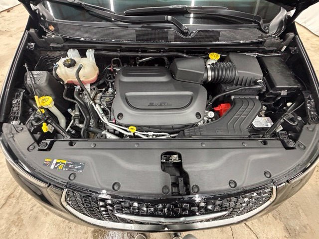 Used 2025 Chrysler Pacifica Select FWD image 28