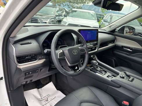 Used 2024 Toyota Grand Highlander AWD image 26
