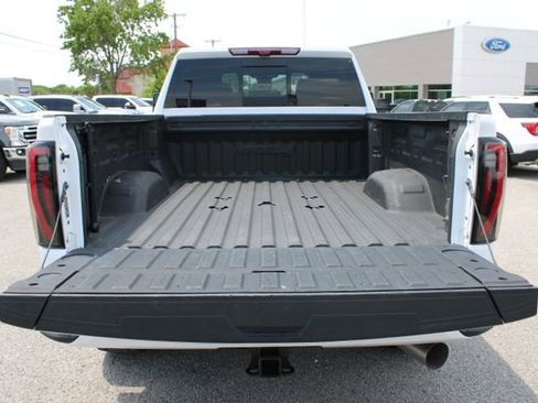Used 2024 GMC Sierra 2500 AT4 w/ AT4 Premium Plus Package AWD/4WD image 7