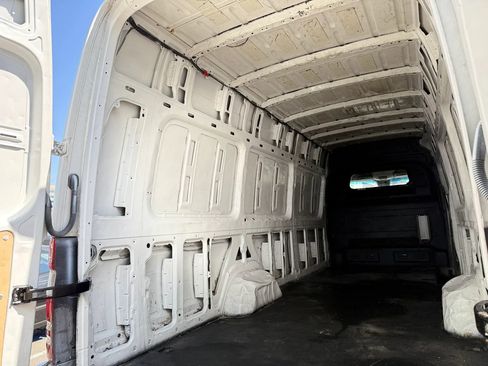 Used 2015 Mercedes-Benz Sprinter 2500 image 33