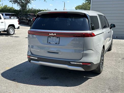 Used 2022 Kia Carnival EX FWD image 6