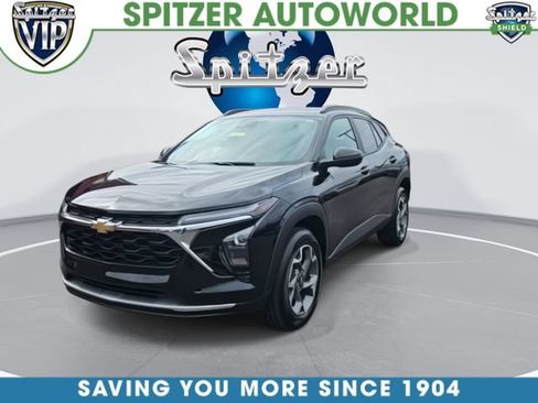 Used 2024 Chevrolet Trax LT w/ Driver Confidence Package FWD image 3