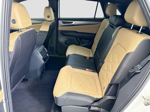 Used 2024 Volkswagen Atlas Cross Sport SE w/ Panoramic Sunroof Package AWD/4WD image 19