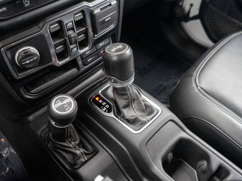 Used 2022 Jeep Wrangler Unlimited Sahara w/ LED Lighting Group AWD/4WD image 21