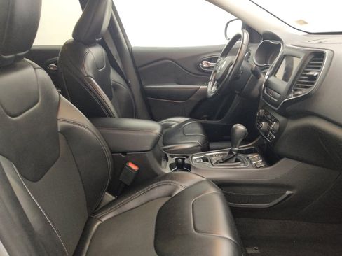 Used 2019 Jeep Cherokee Latitude Plus FWD image 21