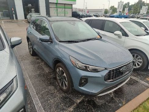 Used 2024 Ford Escape Platinum w/ Premium Technology Package AWD/4WD image 19
