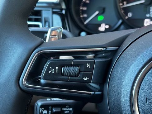 Certified 2026 Porsche Macan AWD/4WD image 15