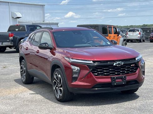 Certified 2024 Chevrolet Trax RS FWD image 1