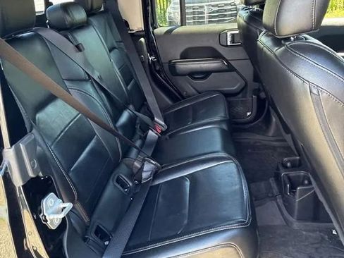 Used 2020 Jeep Gladiator Overland AWD/4WD image 13