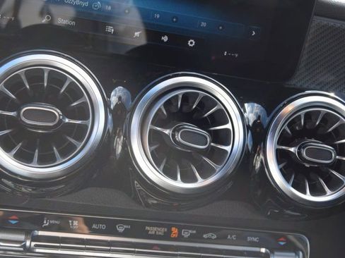 Used 2022 Mercedes-Benz GLB 250 4MATIC w/ AMG Line image 32