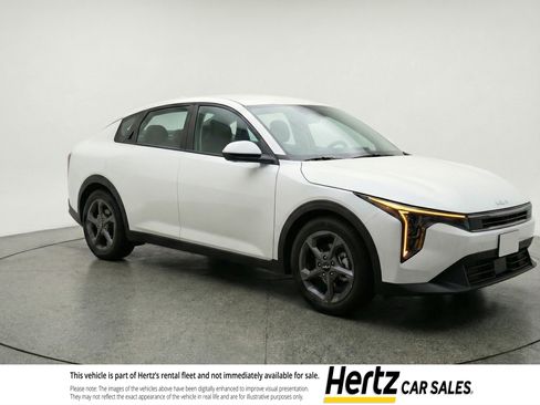 Used 2025 Kia K4 LXS image 1