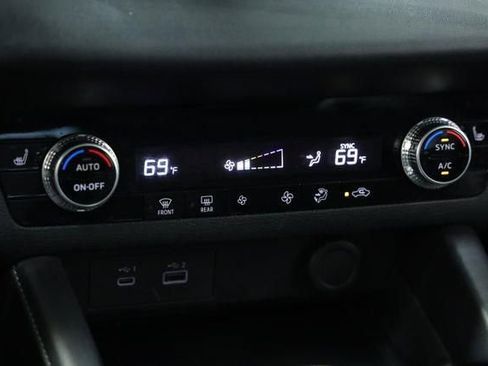 Used 2023 Mitsubishi Outlander SE FWD image 21