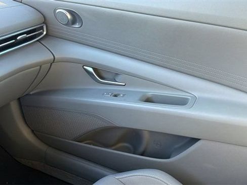 Used 2025 Hyundai Elantra Hybrid FWD image 26