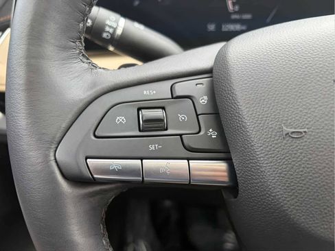 Used 2024 Cadillac XT4 Luxury w/ Cold Weather Package AWD/4WD image 15