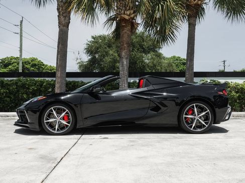 Used 2022 Chevrolet Corvette Stingray Premium Conv w/ Z51 Performance Package RWD image 3