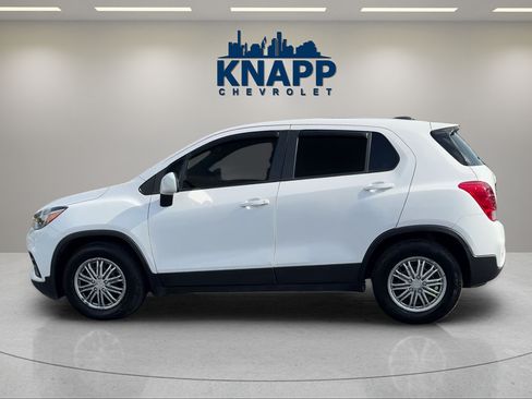 Used 2018 Chevrolet Trax LS FWD image 2