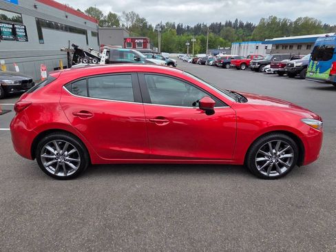 Used 2018 MAZDA MAZDA3 Touring FWD image 8