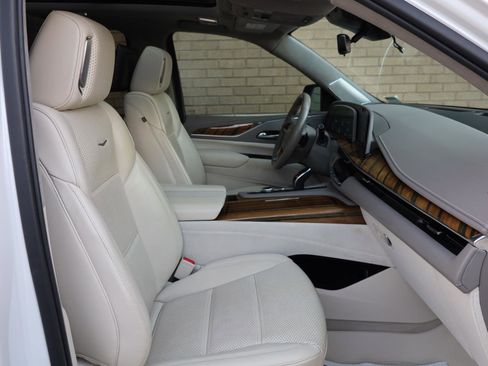 Used 2021 Cadillac Escalade Premium Luxury Platinum w/ LPO, Floor Liner Package AWD/4WD image 35