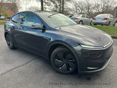 Used 2026 Tesla Model Y Long Range image 4
