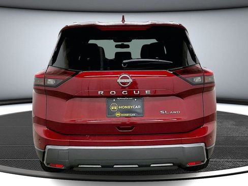 Used 2024 Nissan Rogue SL AWD/4WD image 5