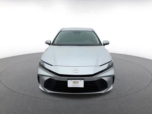 Used 2025 Toyota Camry LE image 3