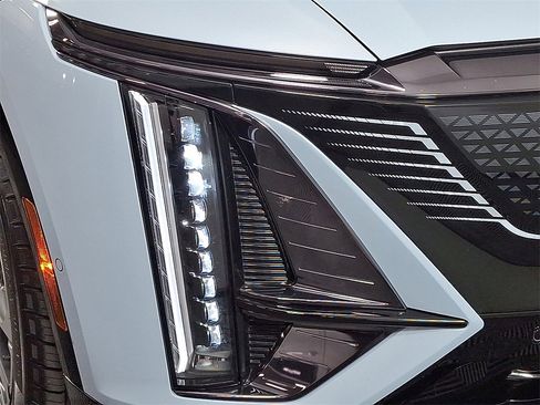 Used 2025 Cadillac Lyriq Sport image 13