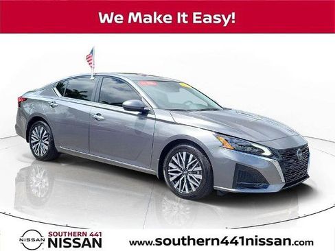 Certified 2023 Nissan Altima 2.5 SV FWD image 1
