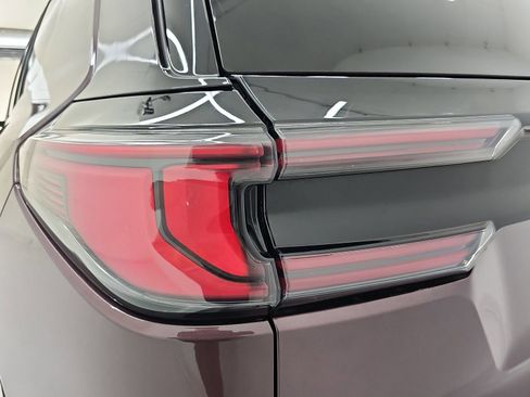 Used 2024 GMC Acadia Elevation FWD image 43