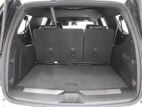 Used 2023 Chevrolet Suburban Premier image 22