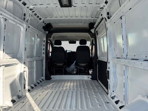 Used 2025 RAM ProMaster 2500 w/ Convenience Group image 14