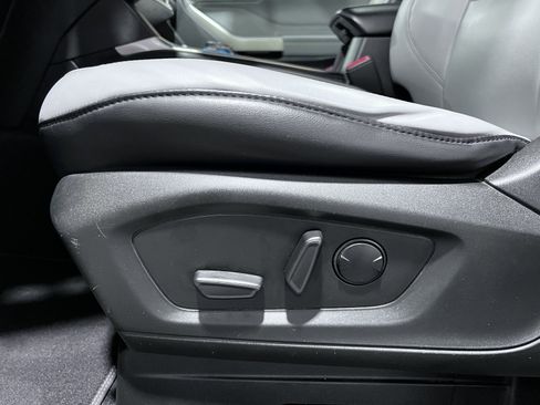 Used 2021 Ford Explorer XLT w/ Equipment Group 202A image 24