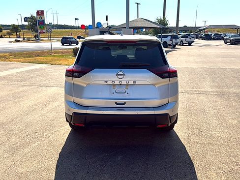 Used 2025 Nissan Rogue SV FWD image 5