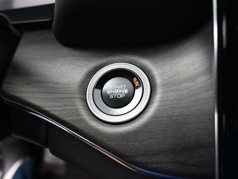 Used 2024 Jeep Grand Cherokee Overland w/ Luxury Tech Group IV image 29