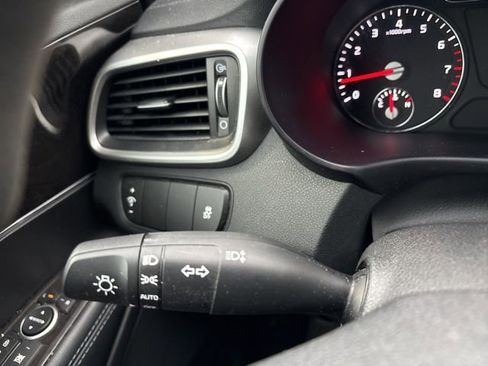 Used 2018 Kia Sorento L image 18