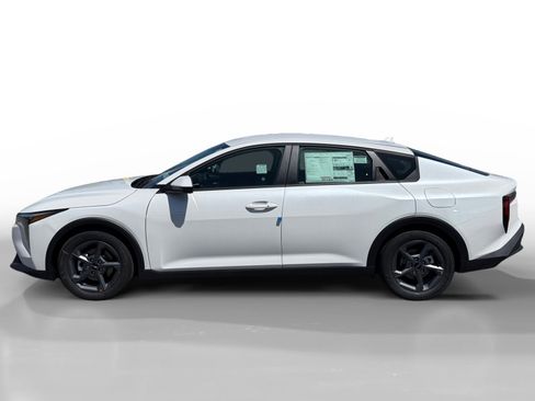 New 2026 Kia K4 LXS image 2