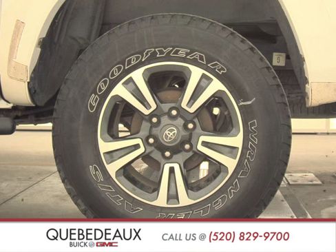 Used 2017 Toyota Tacoma TRD Sport image 12