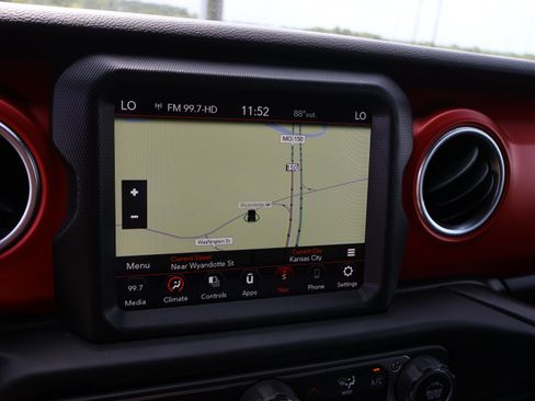 Used 2021 Jeep Wrangler Unlimited Rubicon AWD/4WD image 30