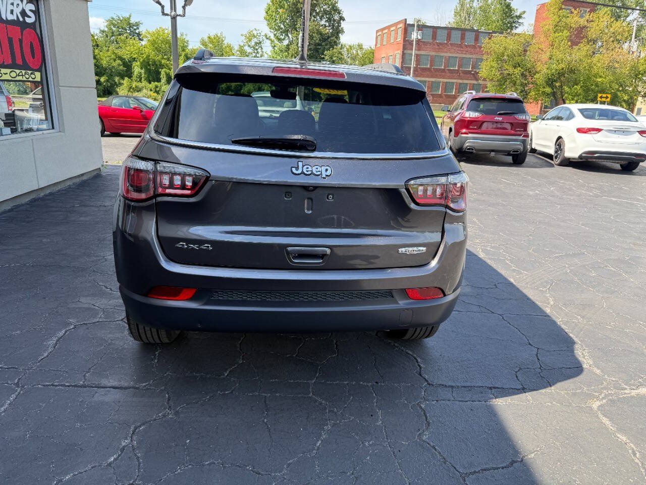 Used 2019 Jeep Compass Latitude w/ Cold Weather Group AWD/4WD image 5