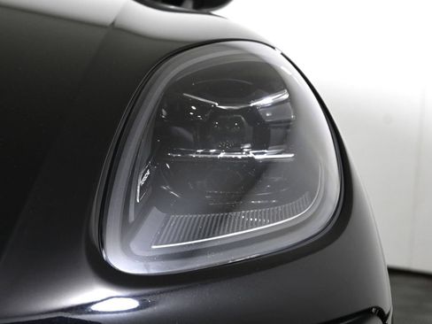 Used 2023 Porsche Macan Turbo AWD/4WD image 11