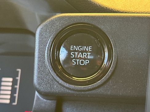Used 2024 Toyota Tacoma SR5 AWD/4WD image 25