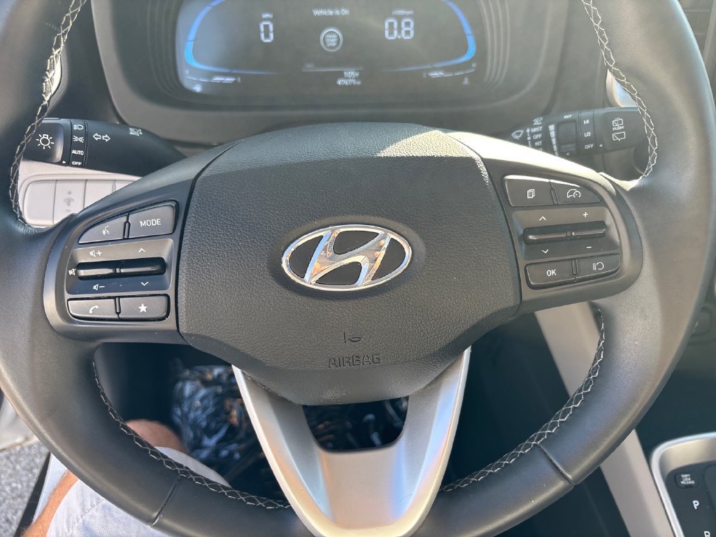 Used 2025 Hyundai Venue SEL FWD image 11