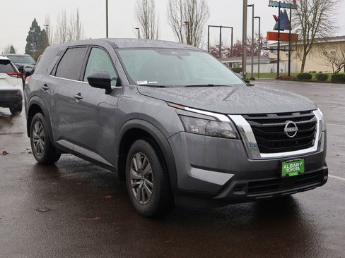 Used 2025 Nissan Pathfinder S image 9