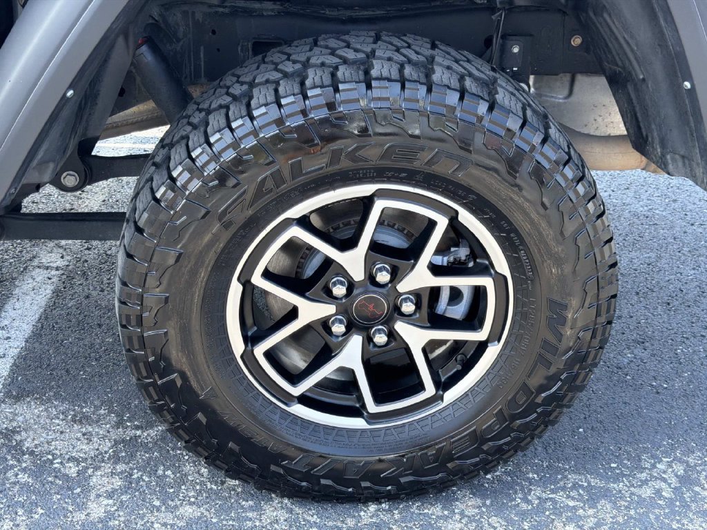 Used 2024 Jeep Gladiator Rubicon w/ Technology Group AWD/4WD image 10