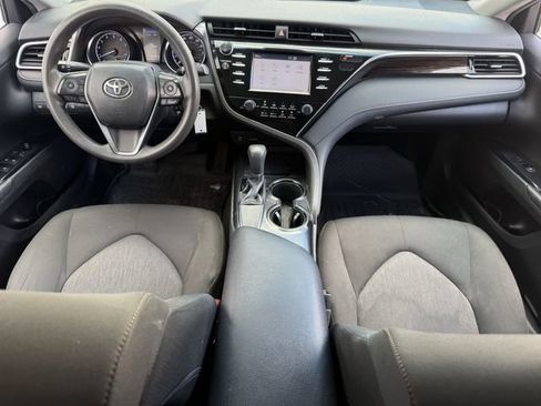 Used 2018 Toyota Camry LE image 10