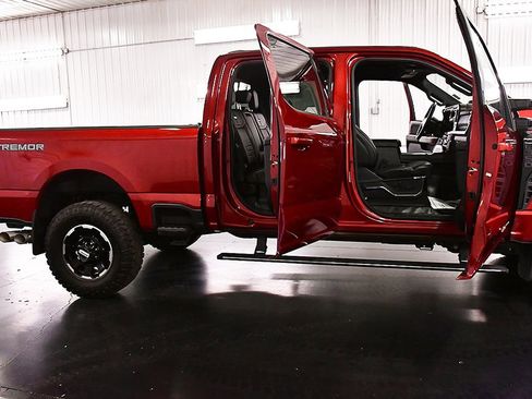 Used 2025 Ford F350 Platinum w/ Tremor Off-Road Package AWD/4WD image 35