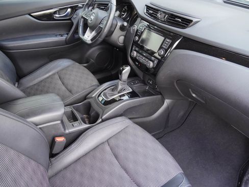 Used 2021 Nissan Rogue Sport SV w/ Technology Package FWD image 10
